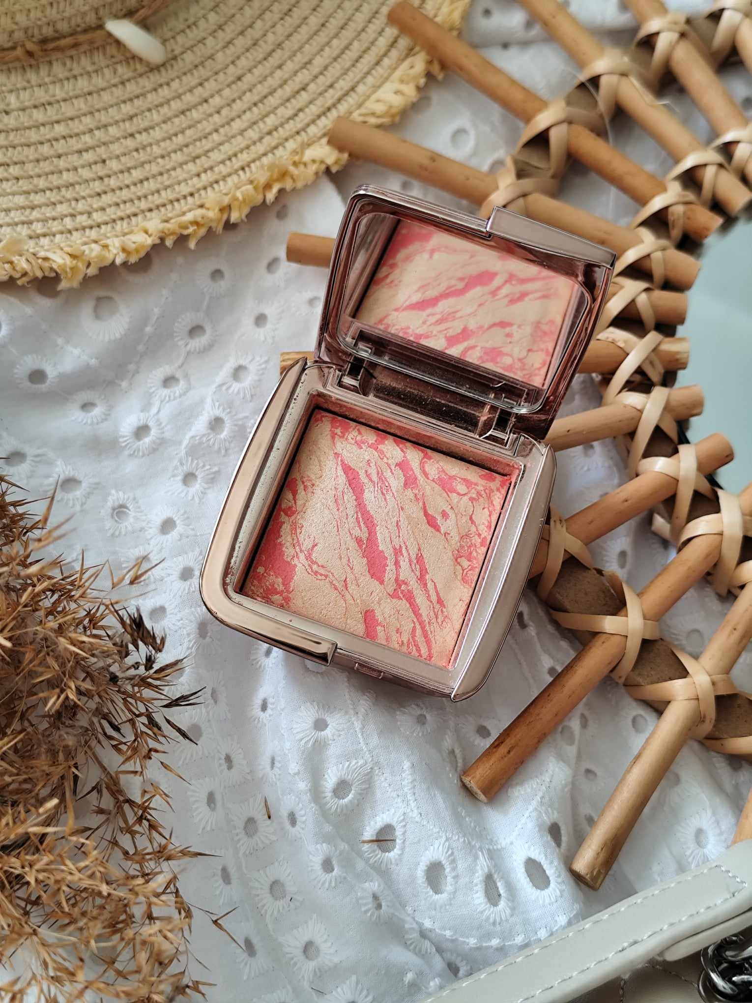 Hourglass Ambient Strobe Lighting Blush
